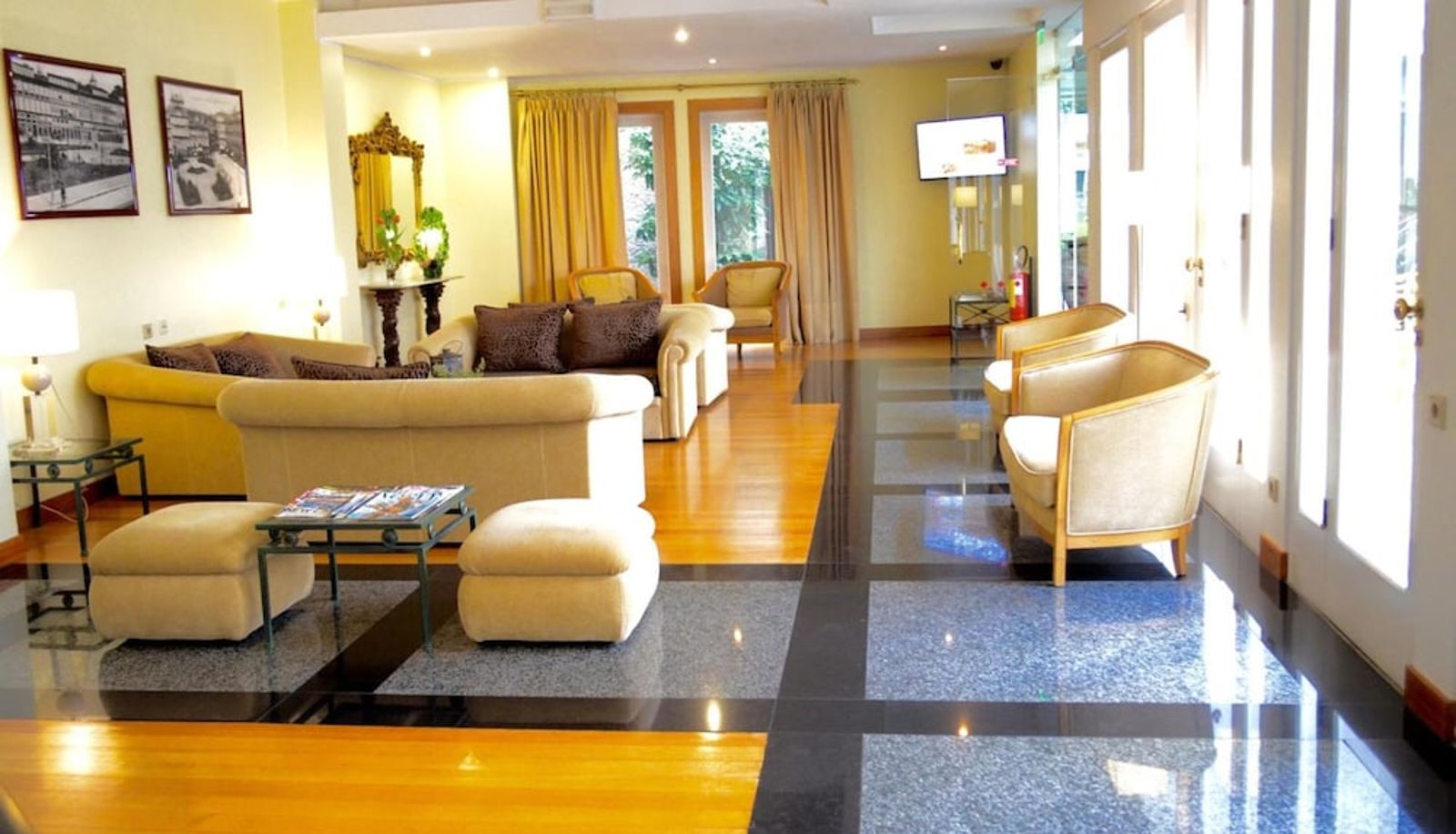 Hall - Hotel Toural