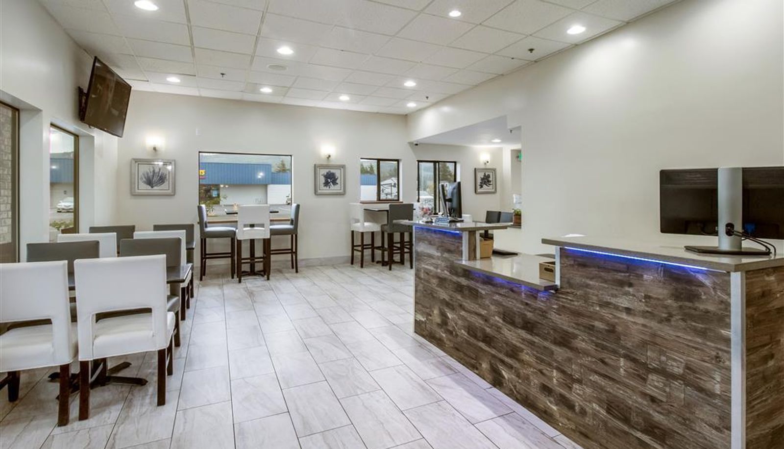 Lobby - Red Lion Inn & Suites Seaside