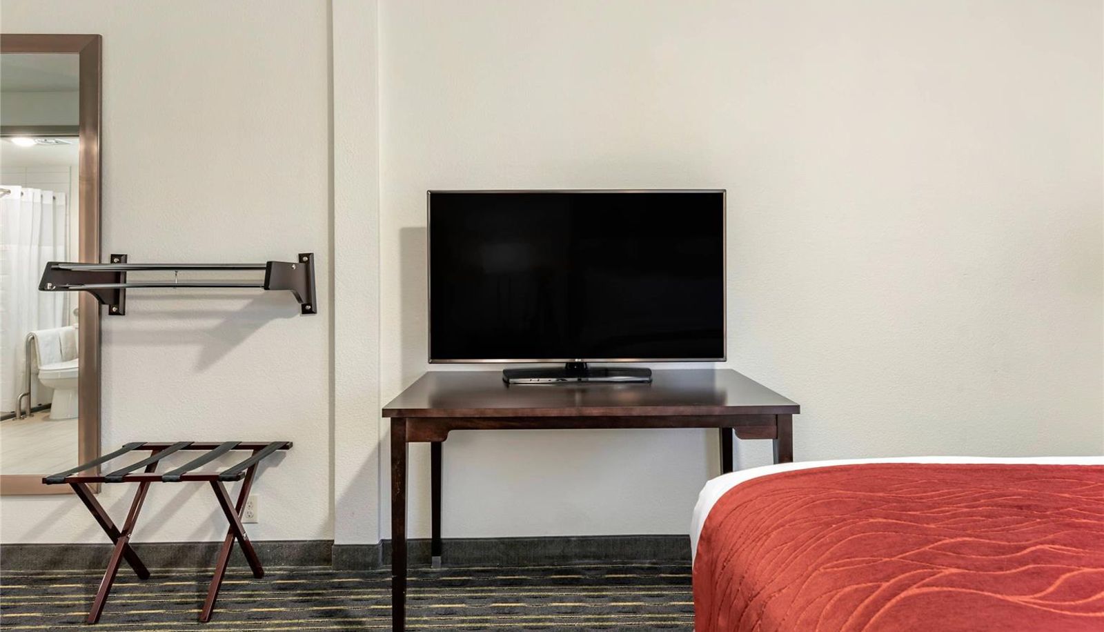Zimmer - Comfort Inn & Suites Tigard near Washington Square