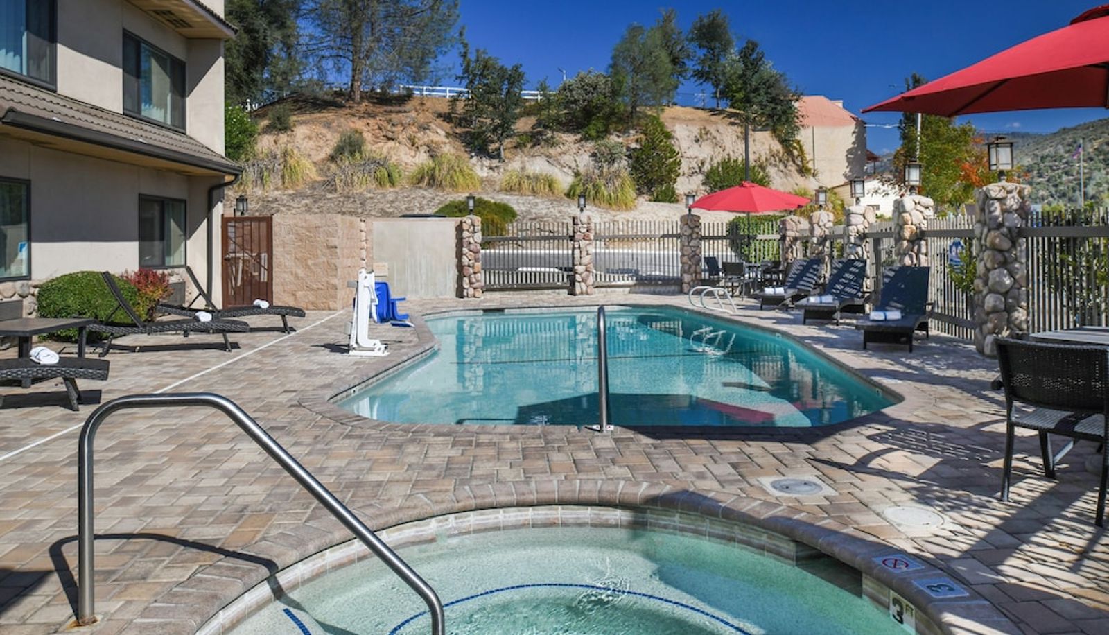 Pool - Yosemite Southgate Hotel & Suites