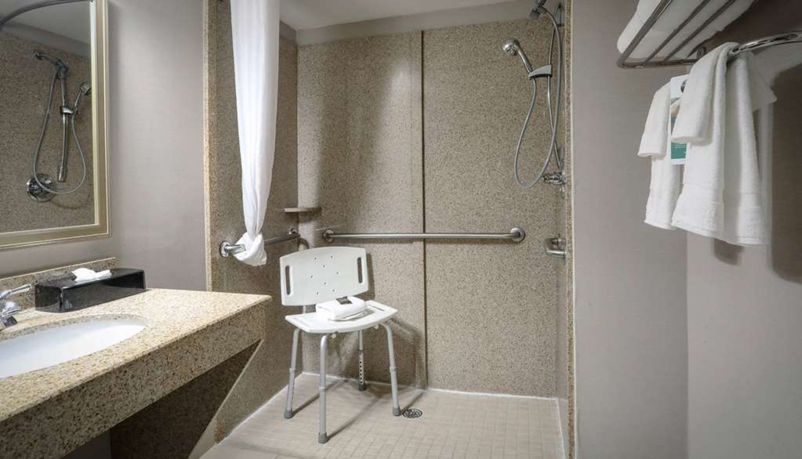Room - Wingate by Wyndham Savannah/Pooler
