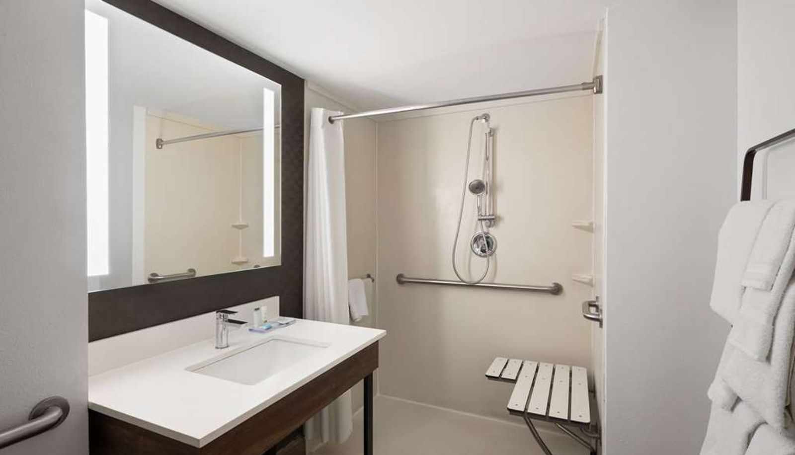Room - La Quinta Inn & Suites by Wyndham Kennewick