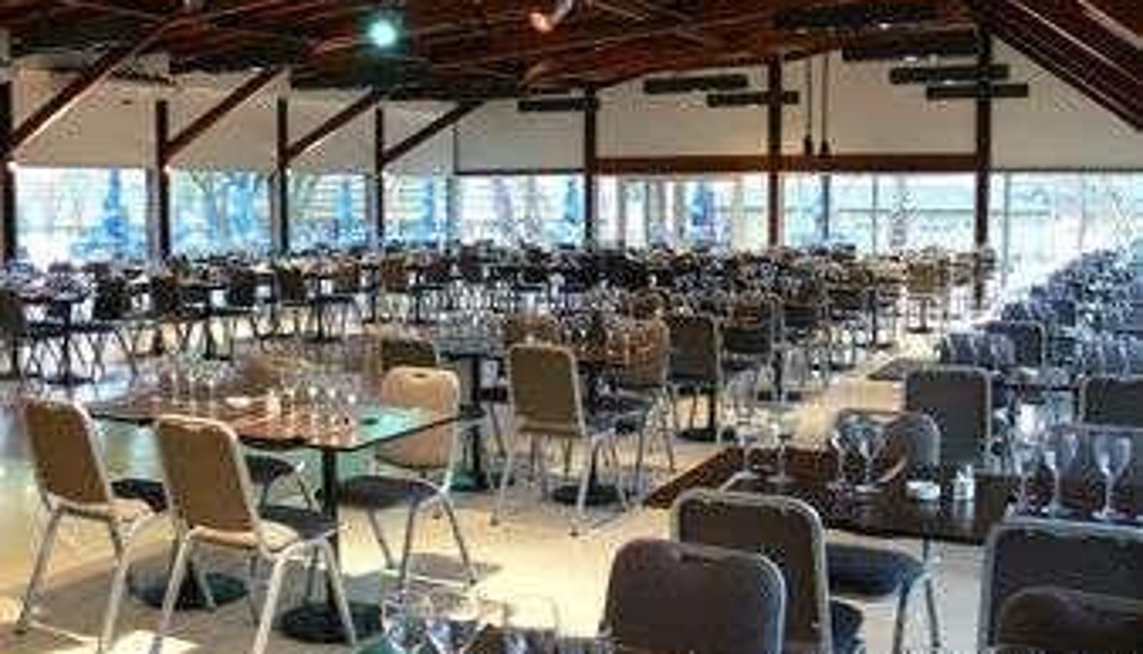Conference room - Howard Johnson by Wyndham San Pedro Resort & Marina