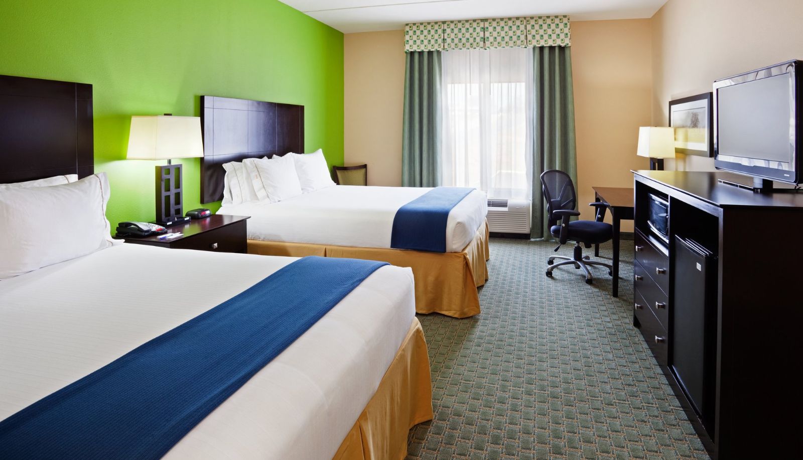Camera - Holiday Inn Express & Suites NEWPORT SOUTH by IHG