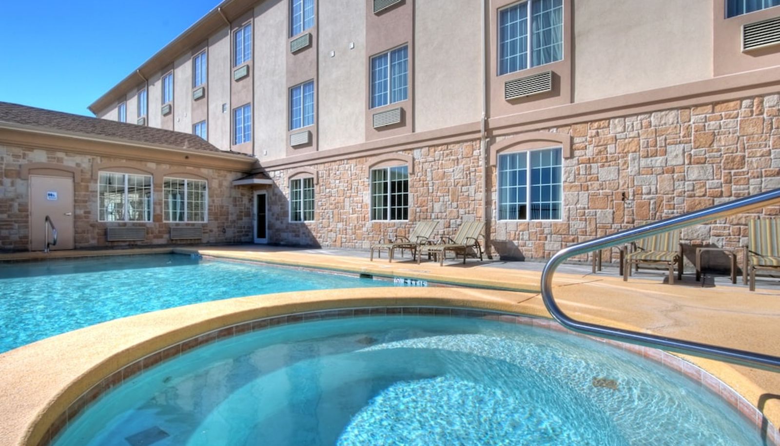 Piscina - Spark by Hilton Pecos