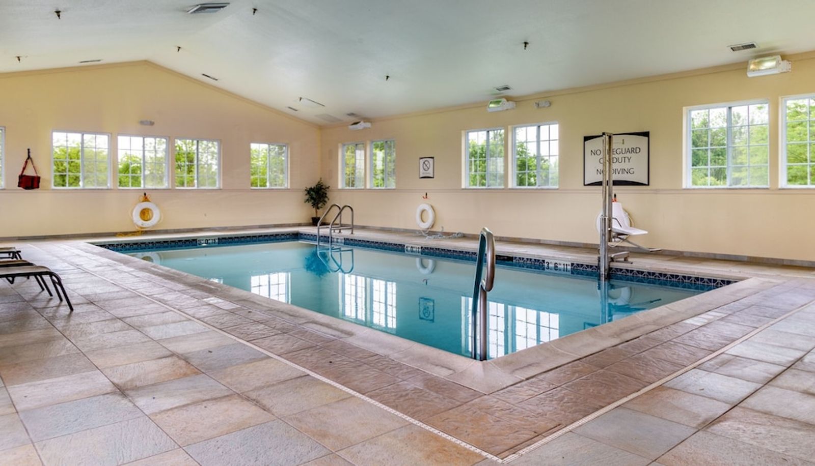Basen - Staybridge Suites PHILADELPHIA VALLEY FORGE 422 by IHG