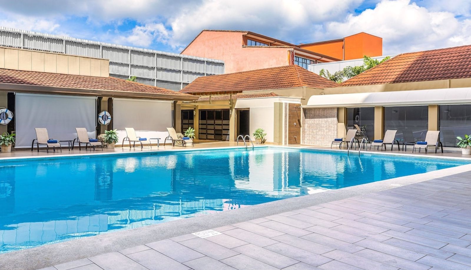 Pool - Crowne Plaza SAN JOSE LA SABANA by IHG