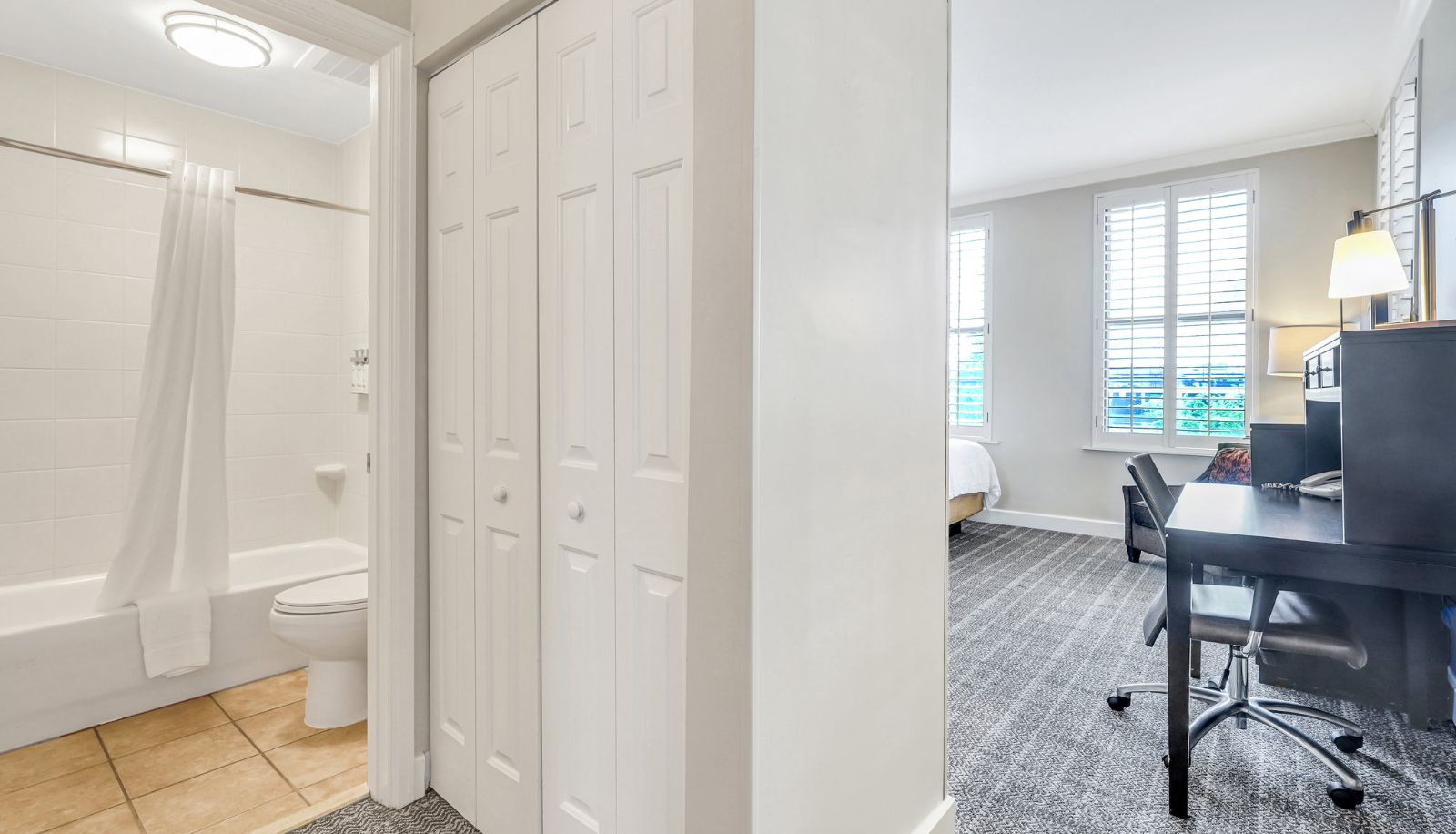 Room - Holiday Inn Express SAVANNAH-HISTORIC DISTRICT by IHG