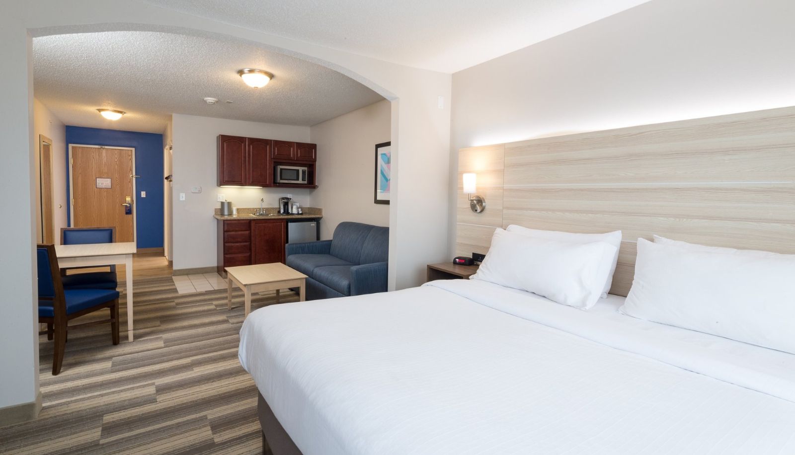 Zimmer - Holiday Inn Express & Suites DETROIT - UTICA by IHG