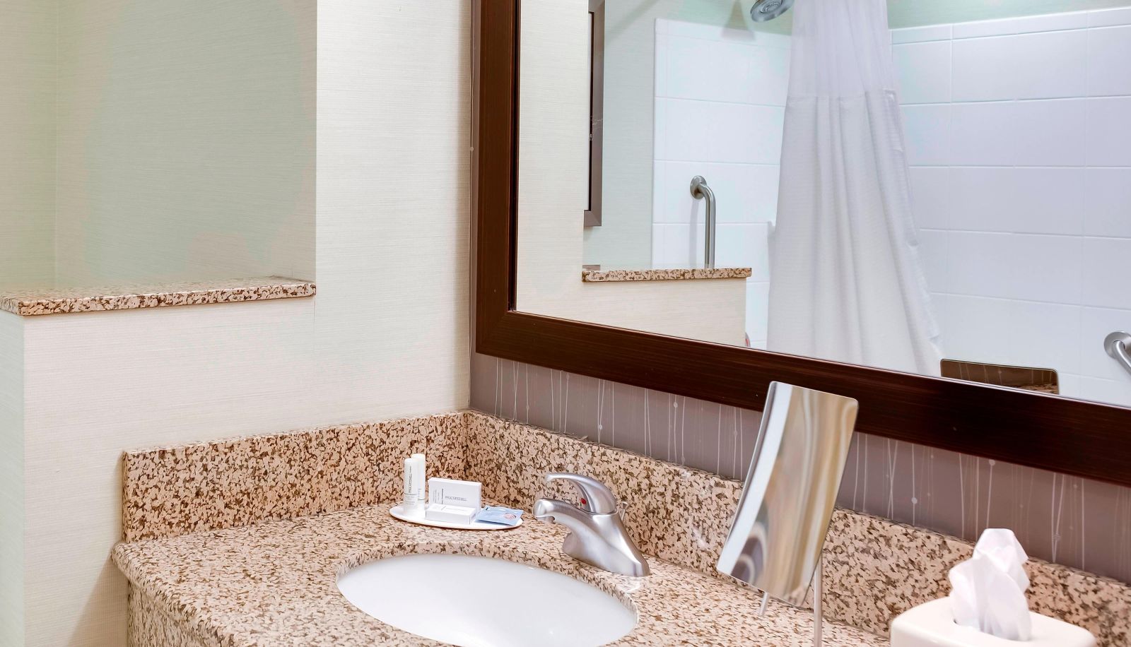 Room - Courtyard by Marriott Statesville Mooresville Lake Norman