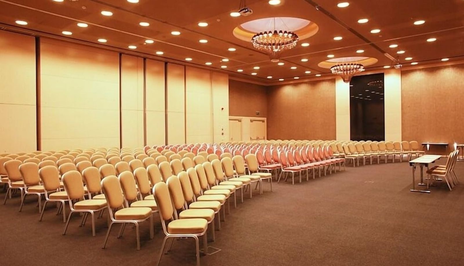 Sala riunioni - Golden Tulip Ana Dome