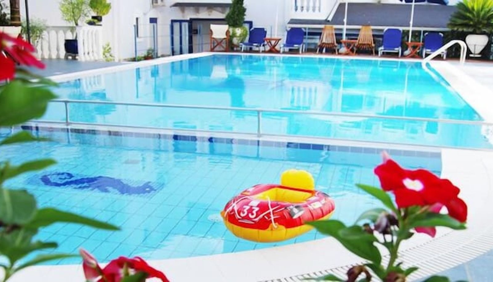 Piscine - Mesogeios 2000