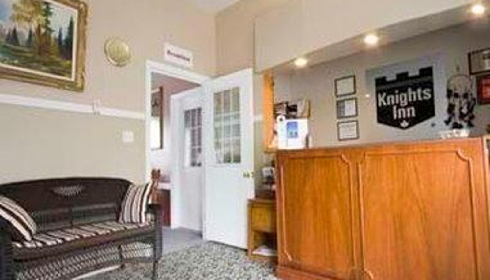 Hall - KNIGHTS INN FREDERICTON