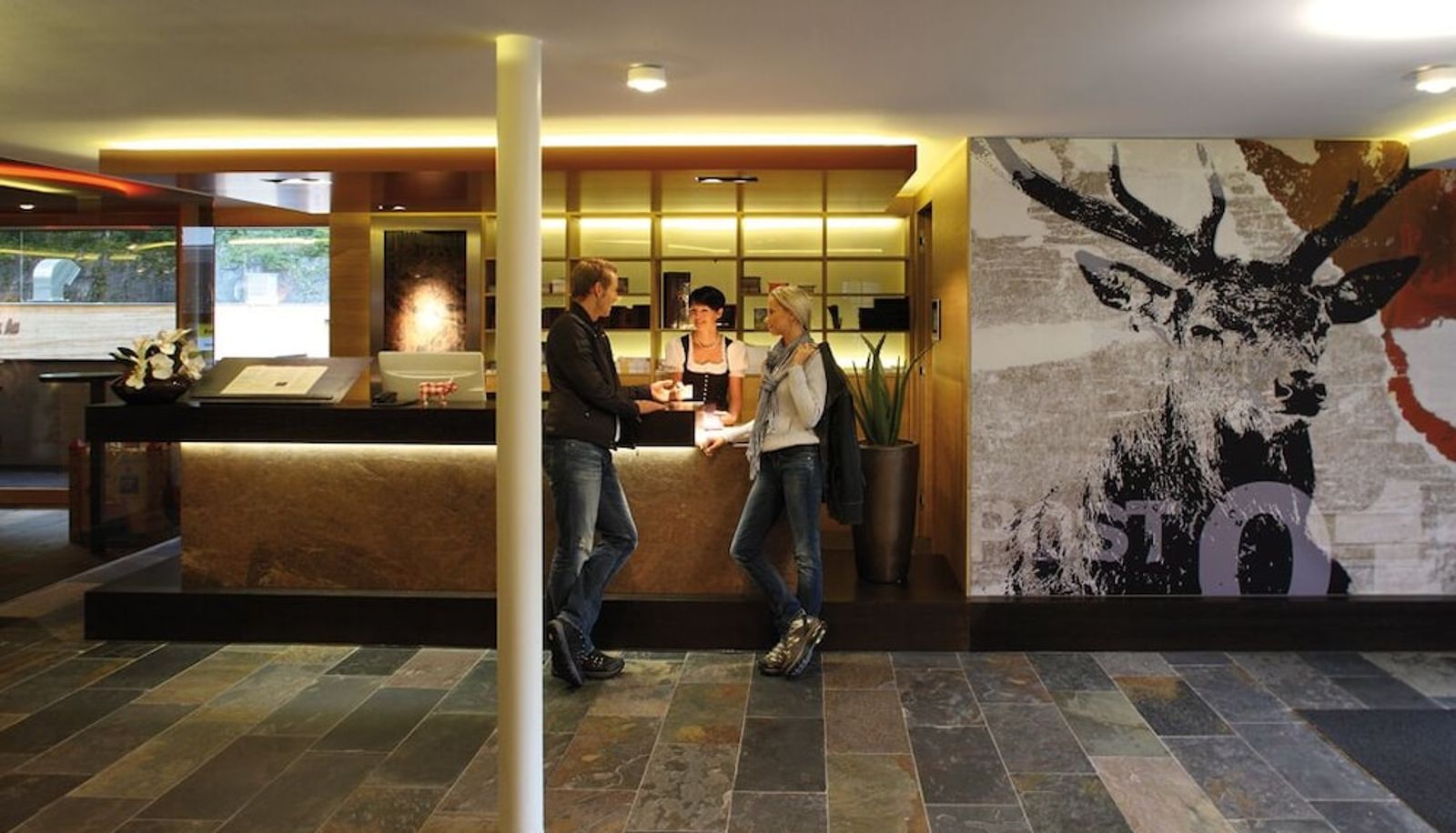 Rezeption - Alpen Hotel Post