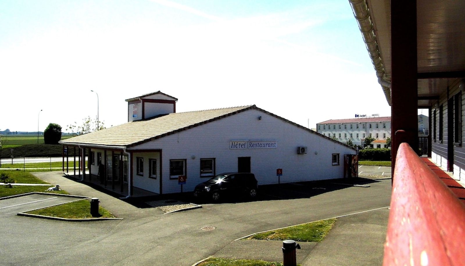 Ogród - SO'LODGE Hôtel Niort A83