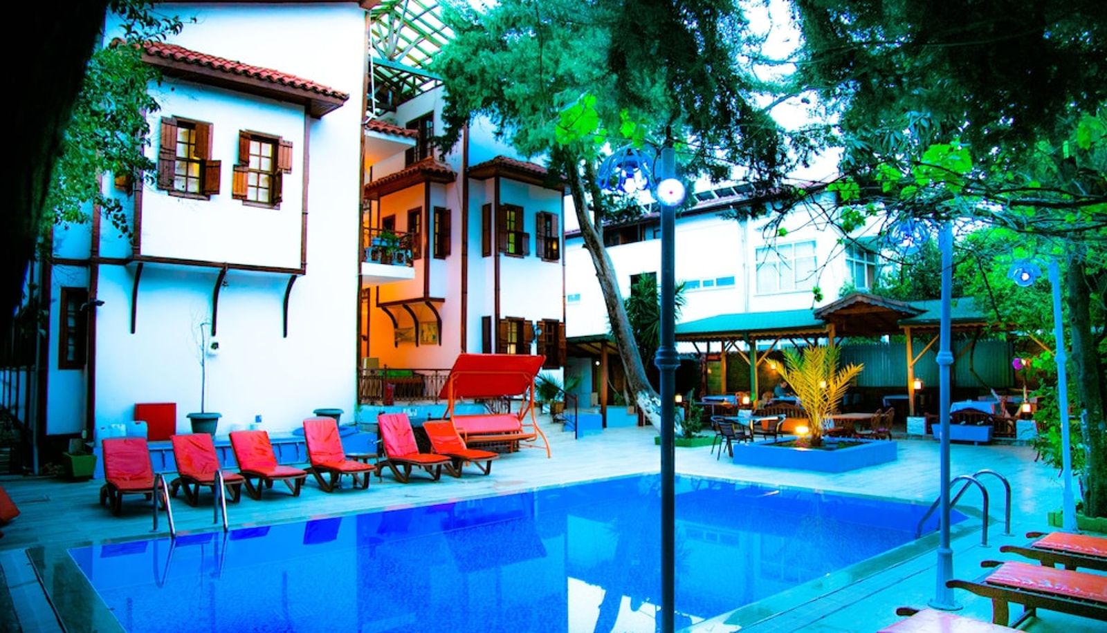 Piscina - Kaliptus Hotel