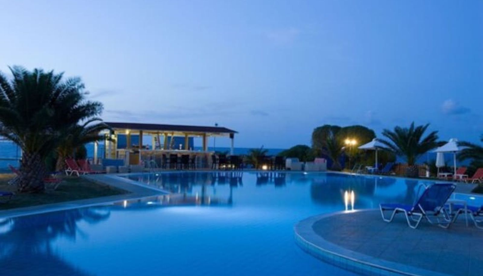 Piscine - Akti Corali