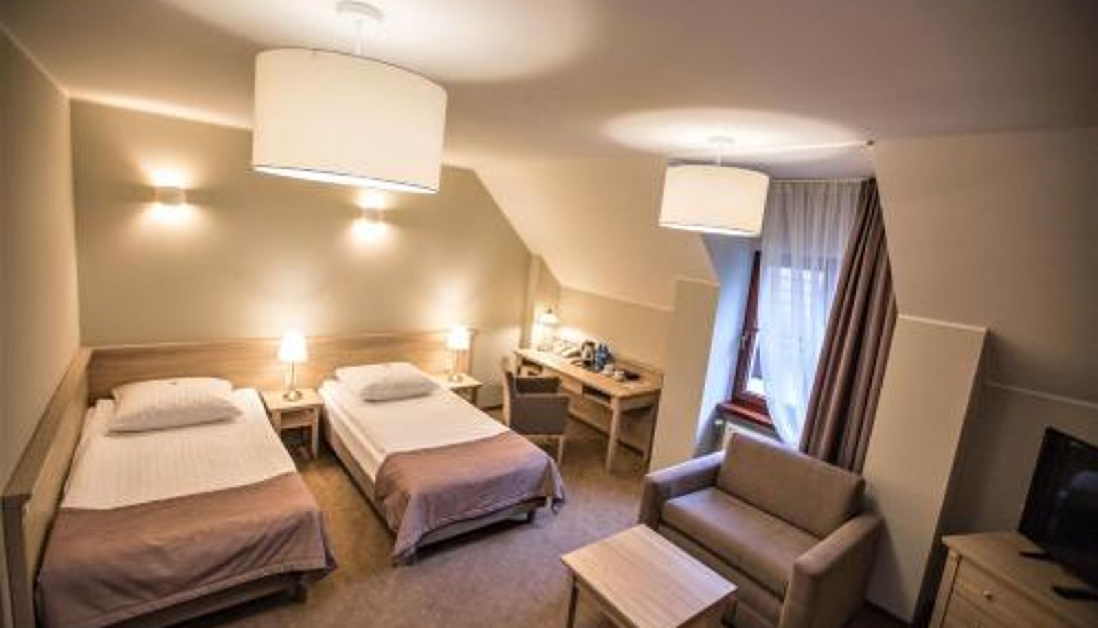 Zimmer - Hotel i Restauracja Pod Szyszkami