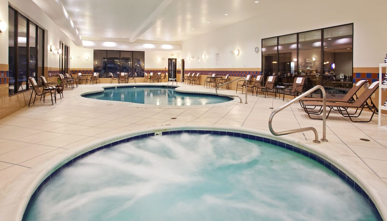 Piscina - Holiday Inn Express & Suites ZANESVILLE NORTH by IHG
