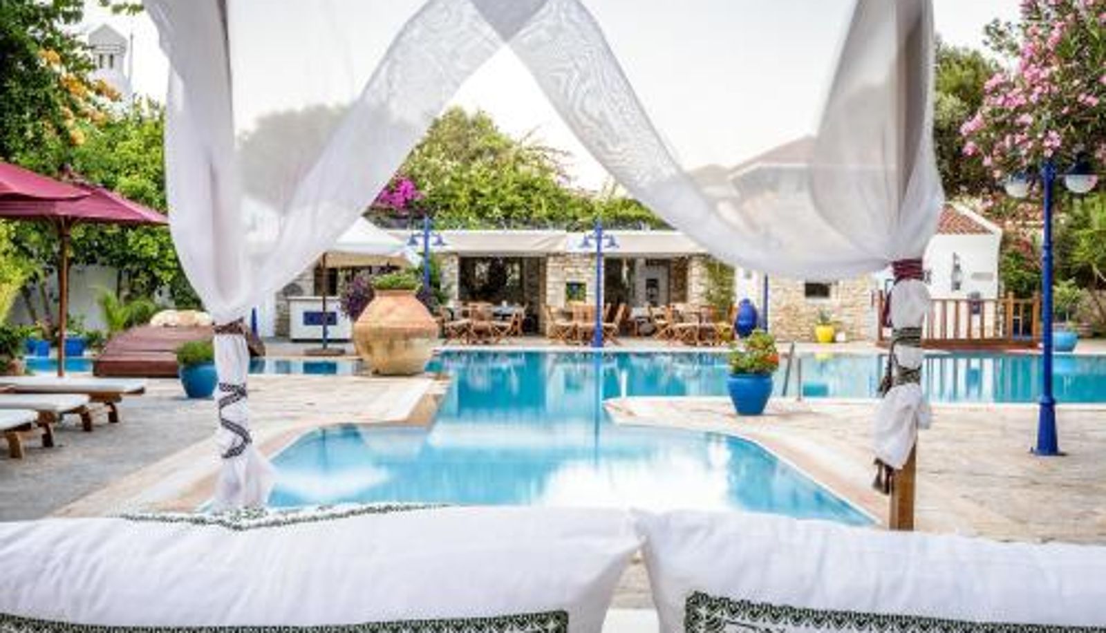 Piscina - Marphe Hotel Suites and Villas