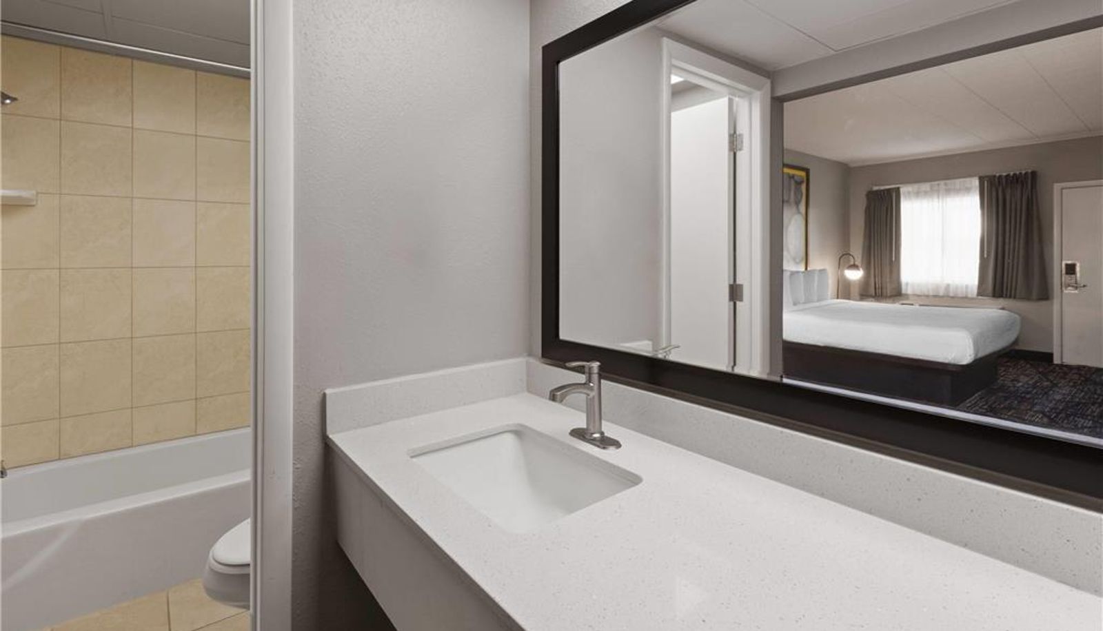 Zimmer - Super 8 by Wyndham Traverse City