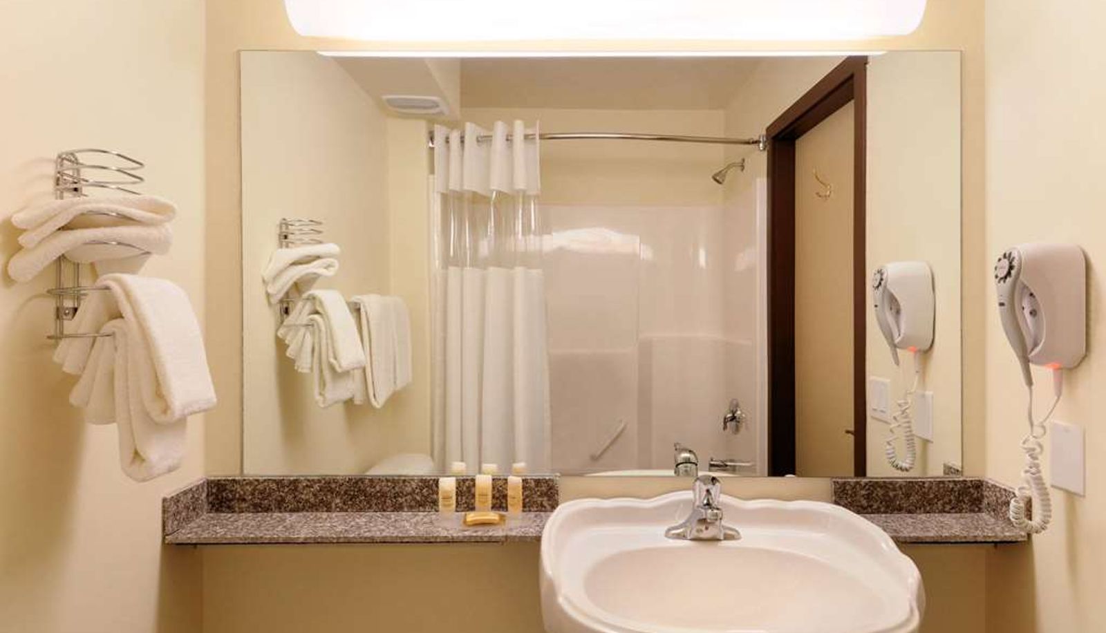 Camera - Days Inn by Wyndham Grande Prairie