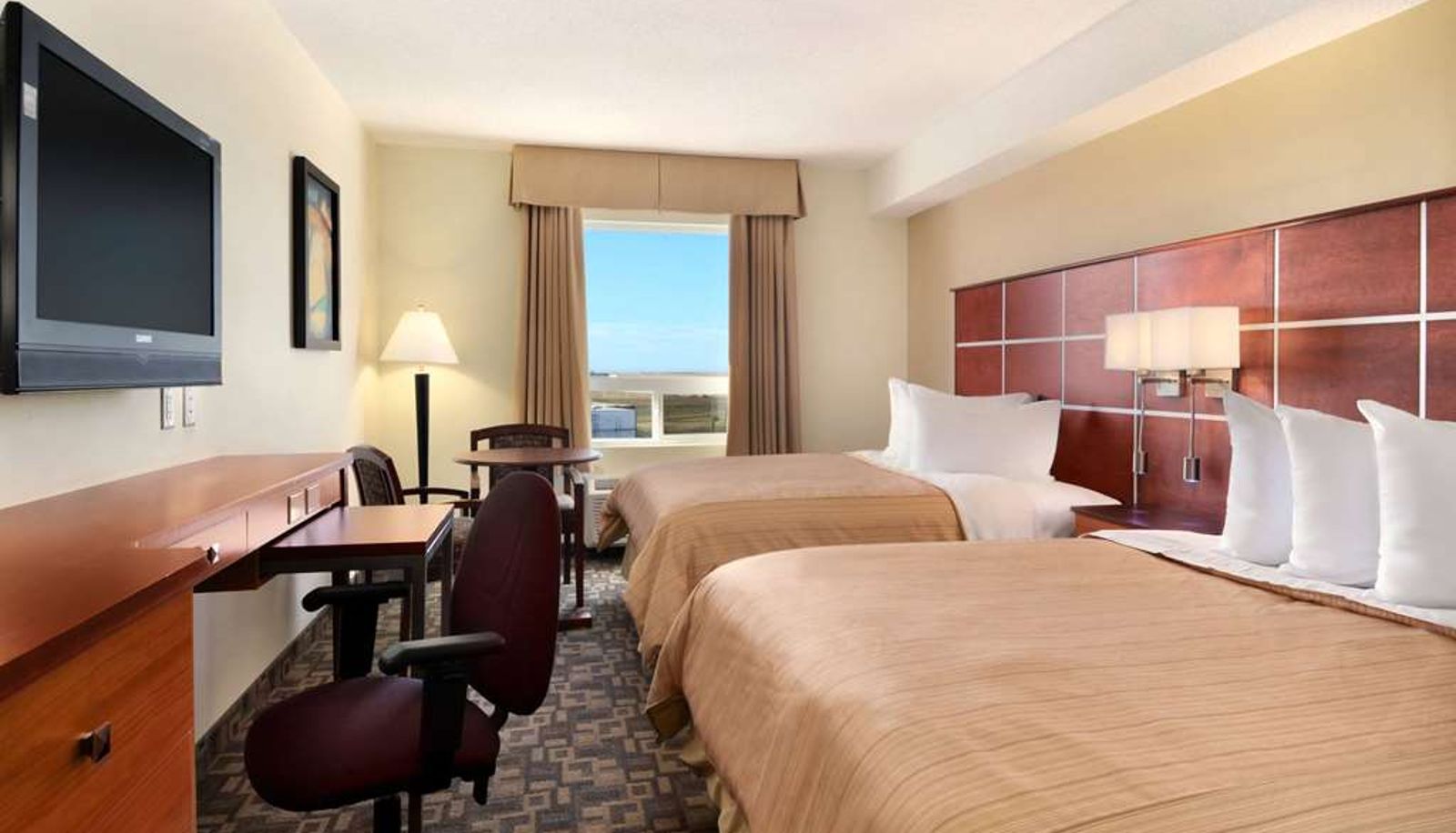 Zimmer - Days Inn by Wyndham Grande Prairie