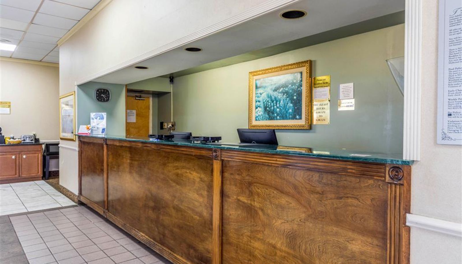 Hall - Econo Lodge Baton Rouge