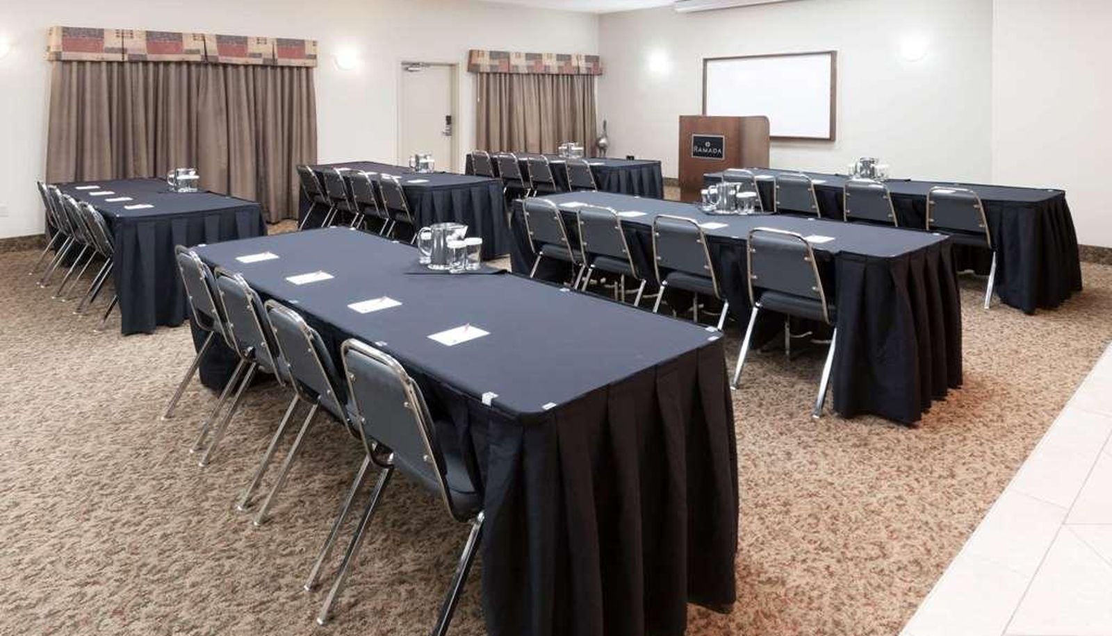 Conference room - Canalta High River