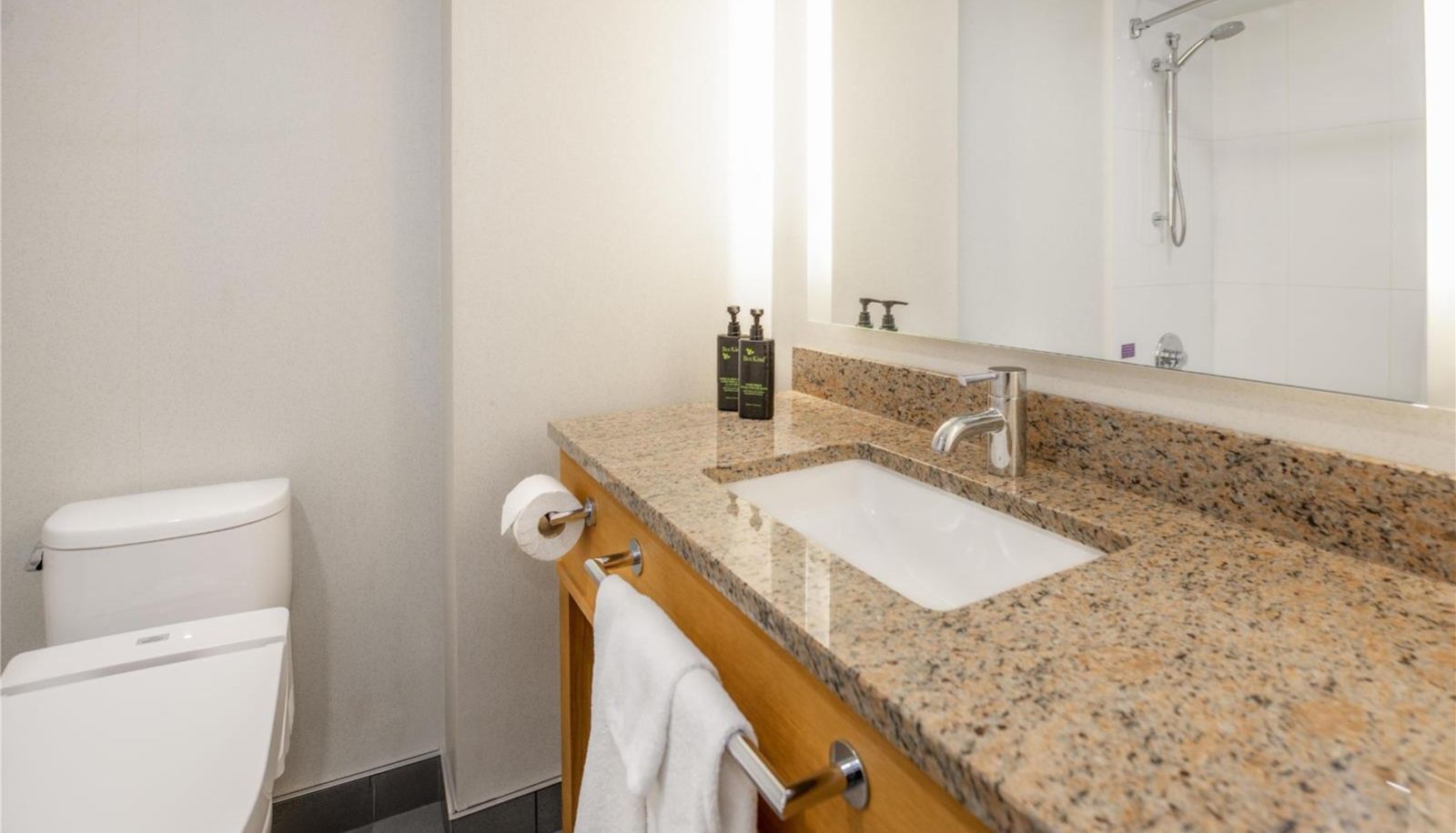 Zimmer - Coast Chilliwack Hotel by APA