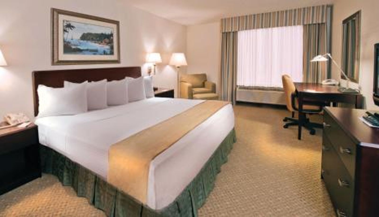Pokój - Ann Arbor Regent Hotel and Suites
