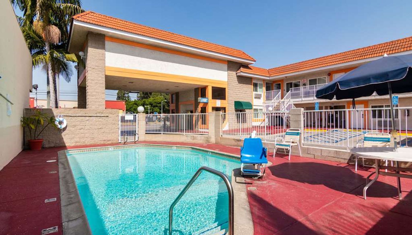 Piscina - Rodeway Inn Artesia Cerritos