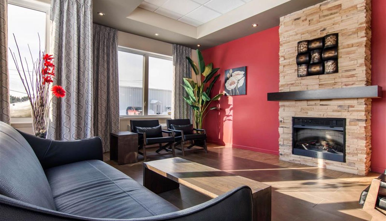 Hall - Econo Lodge Inn & Suites