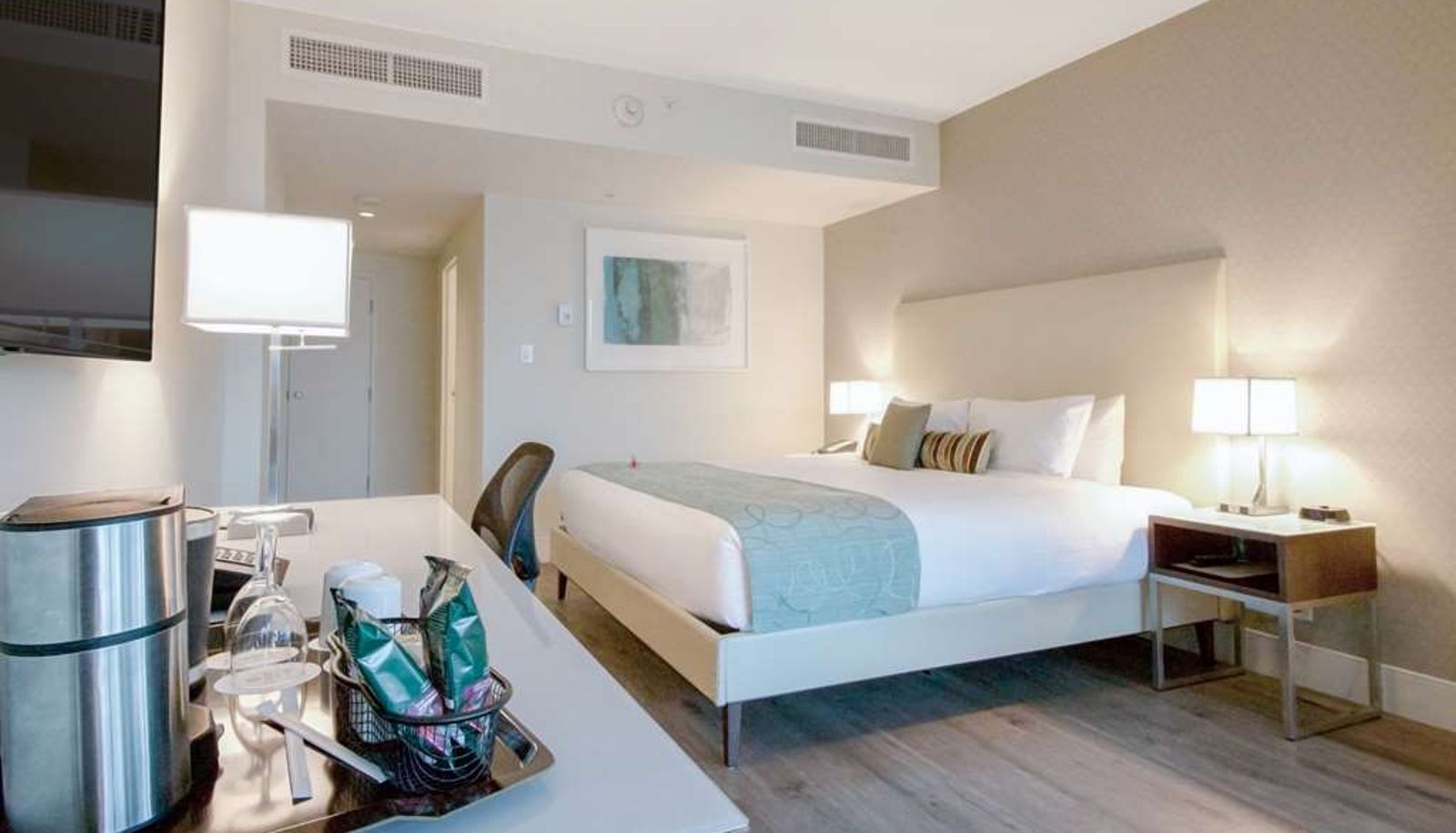 Zimmer - Coast Coal Harbour Vancouver Hotel by APA