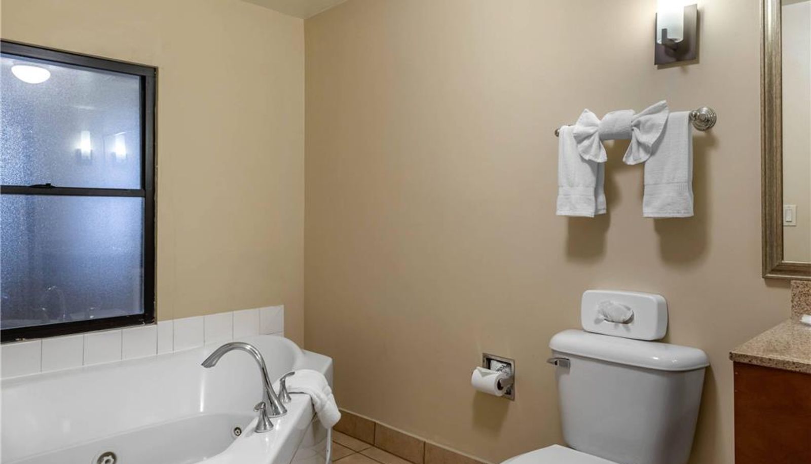 Room - Comfort Suites Barstow near I-15