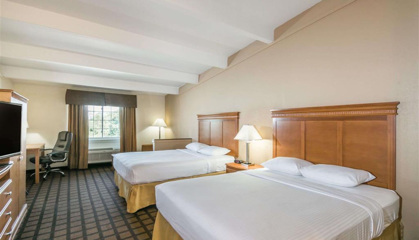 Room - Super 8 by Wyndham Beaumont I-10 South/College St