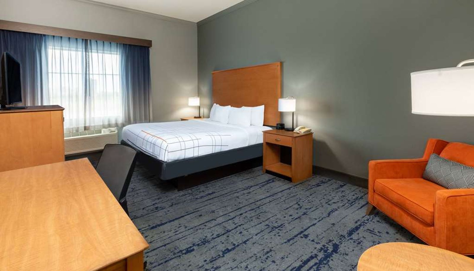 Zimmer - La Quinta Inn & Suites by Wyndham Bridgeport