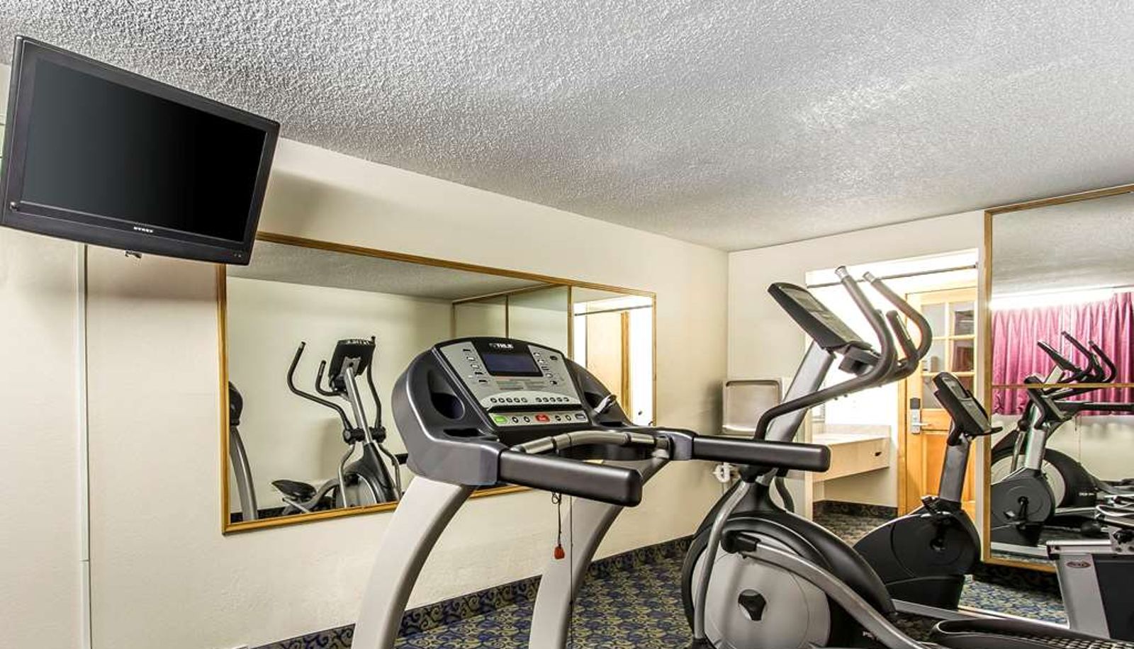 Wellness and fitness area - Econo Lodge  Inn & Suites