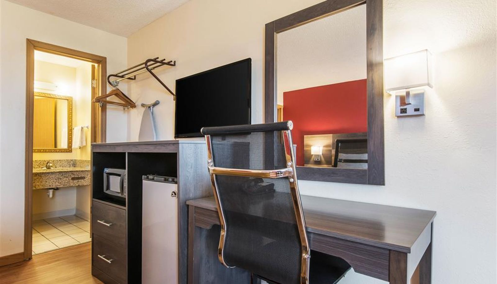 Room - Econo Lodge Cloverdale