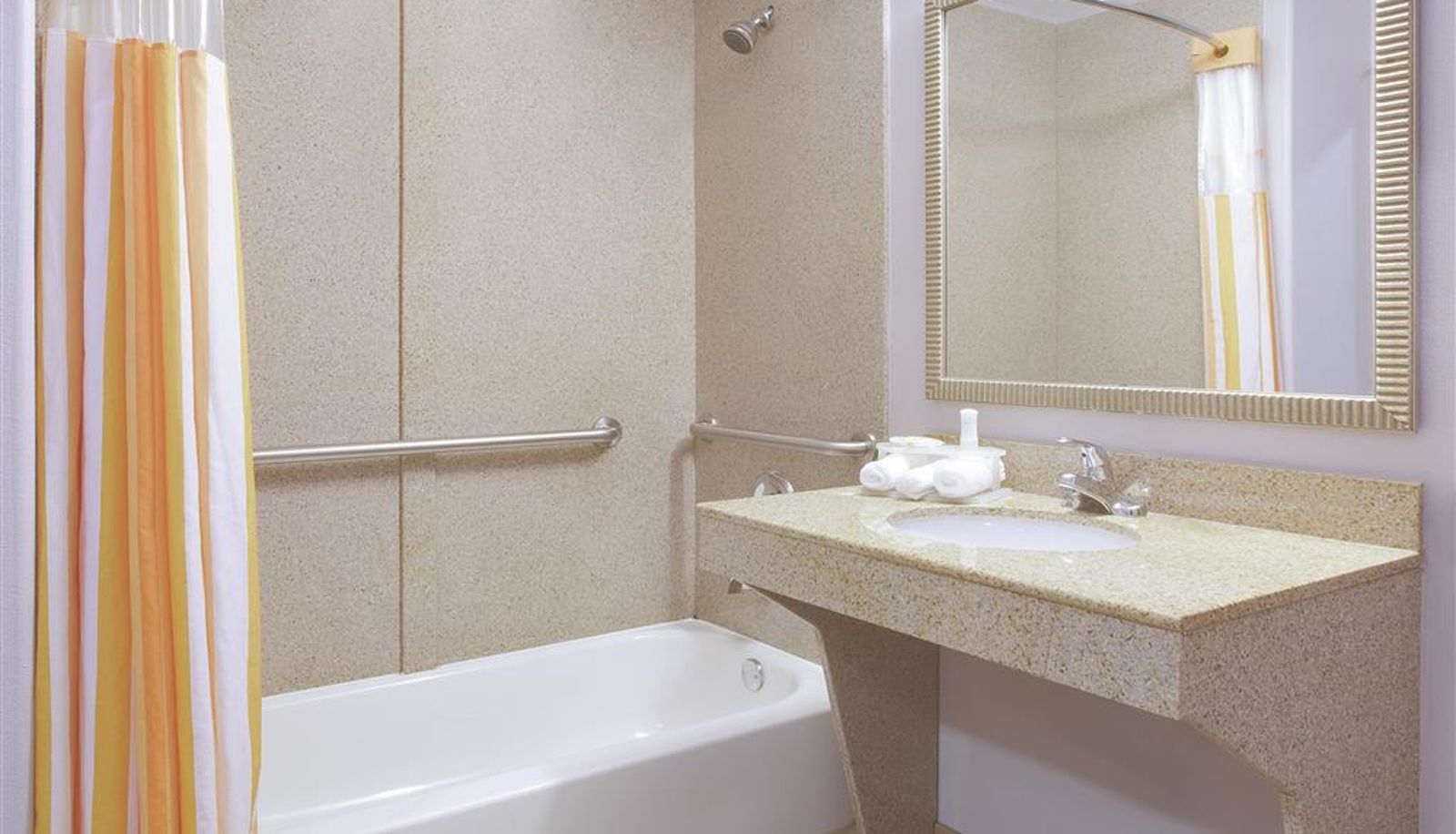 Room - La Quinta Inn & Suites by Wyndham Corsicana