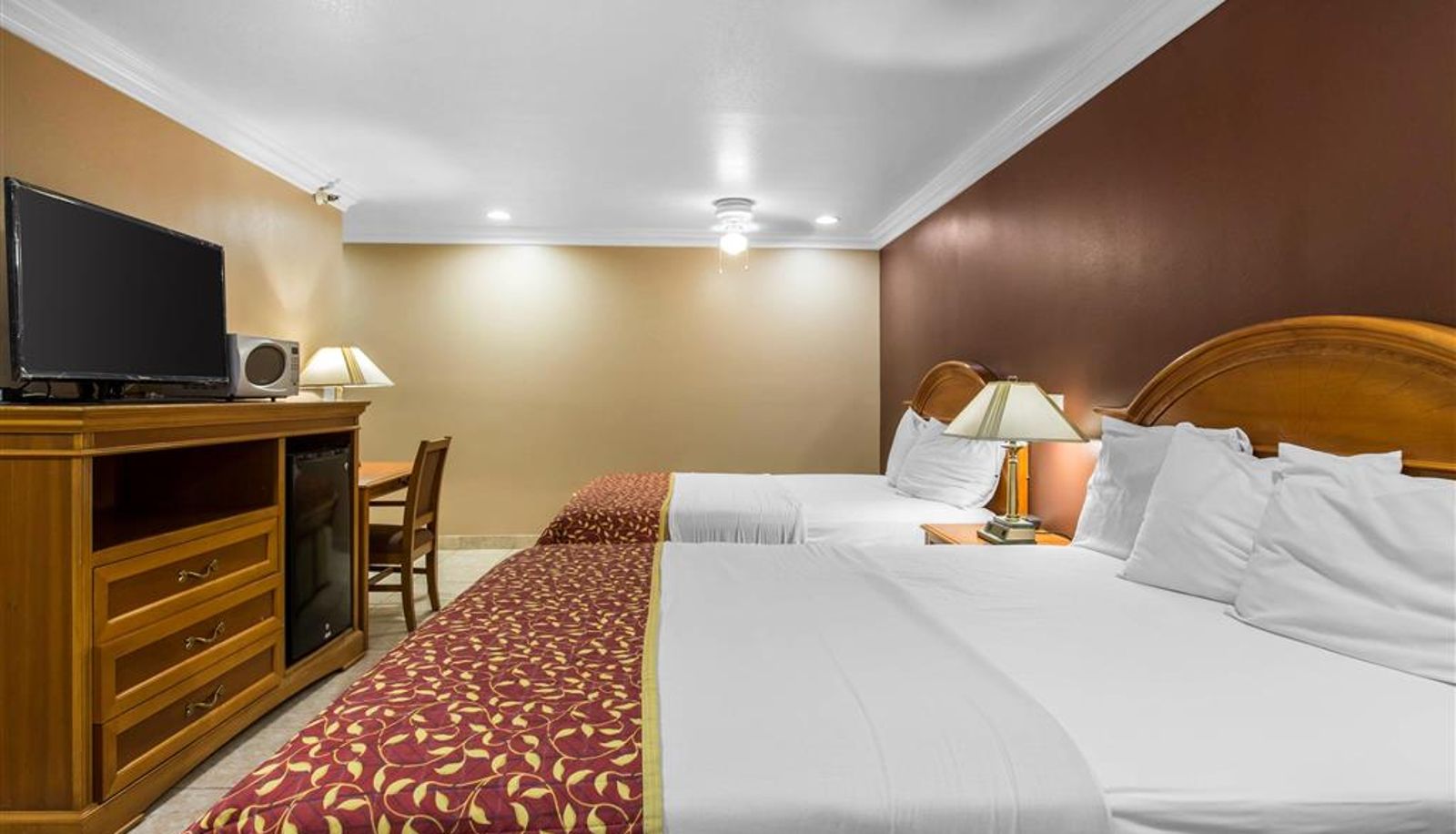 Zimmer - Rodeway Inn Cypress - Buena Park