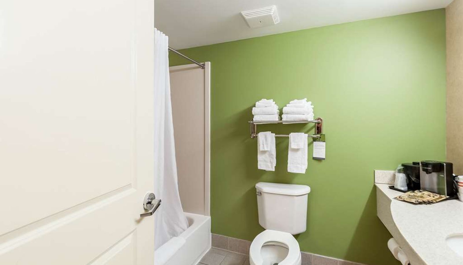 Room - Sleep Inn & Suites Dover University Area