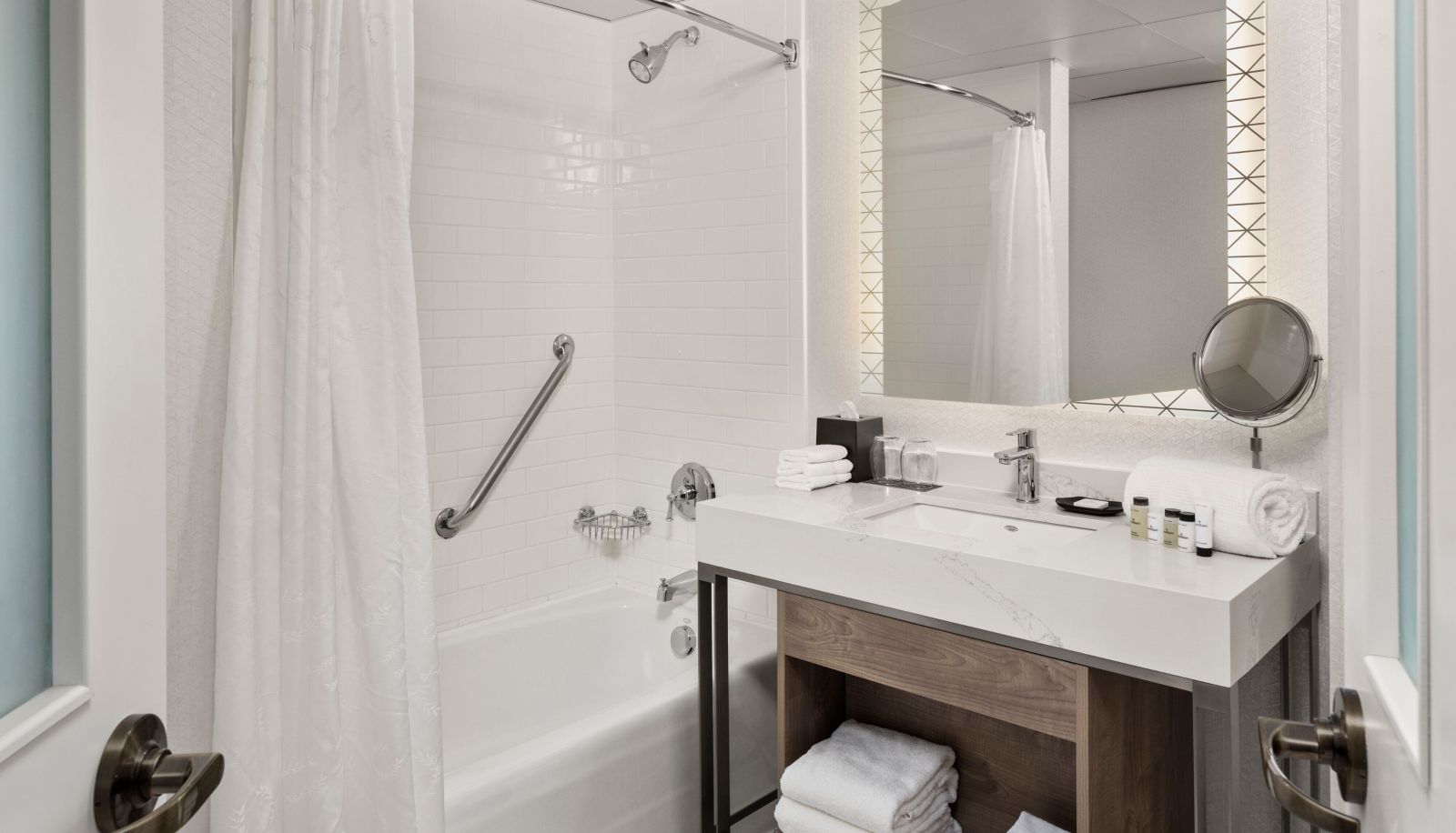 Room - Sheraton Duluth Hotel