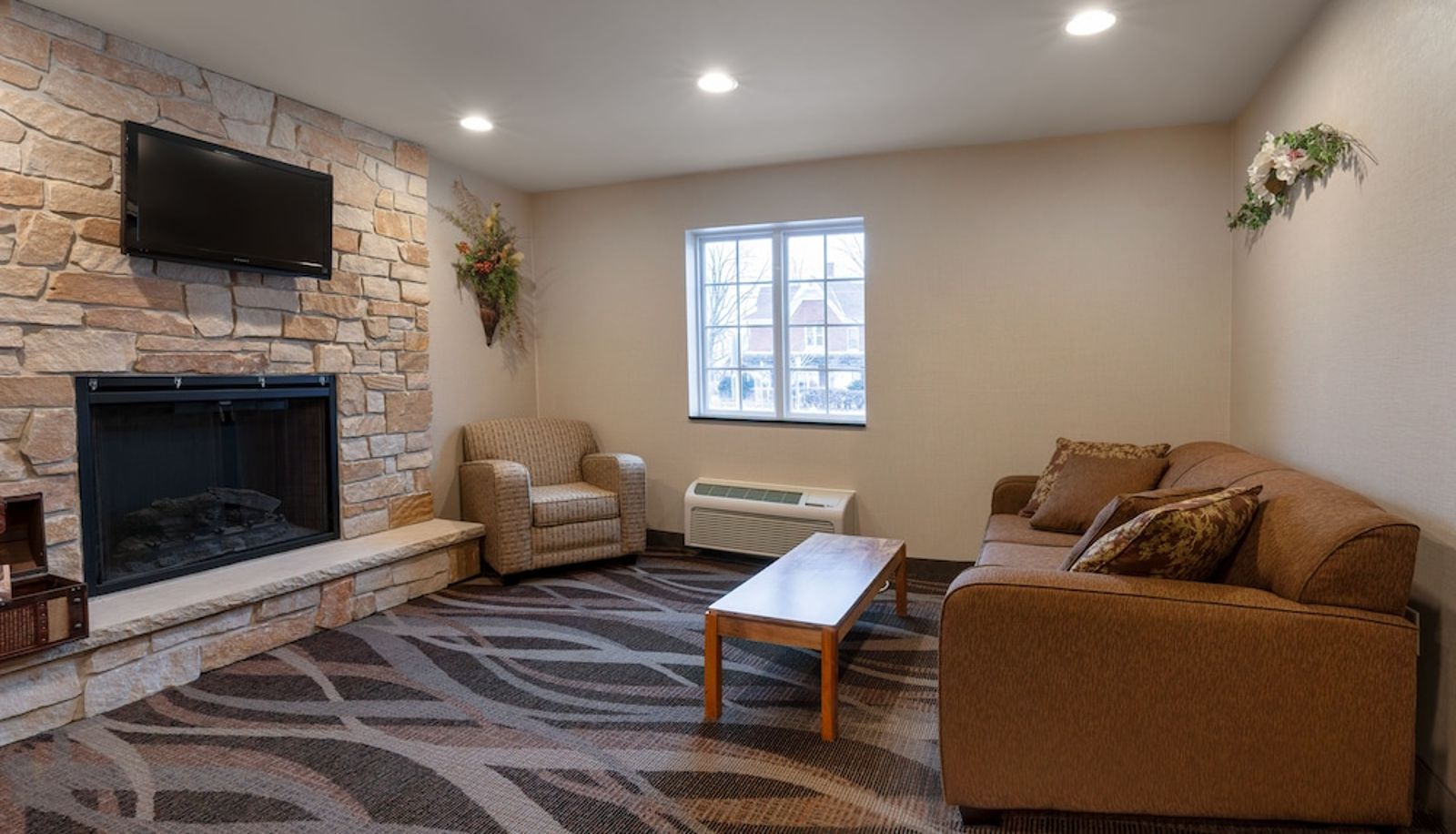 Hall - Cobblestone Inn & Suites - Durand