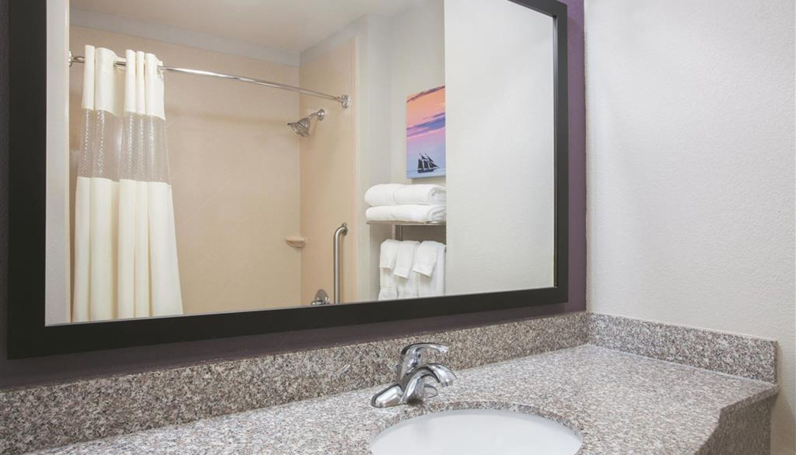 Camera - La Quinta Inn & Suites by Wyndham Fort Walton Beach