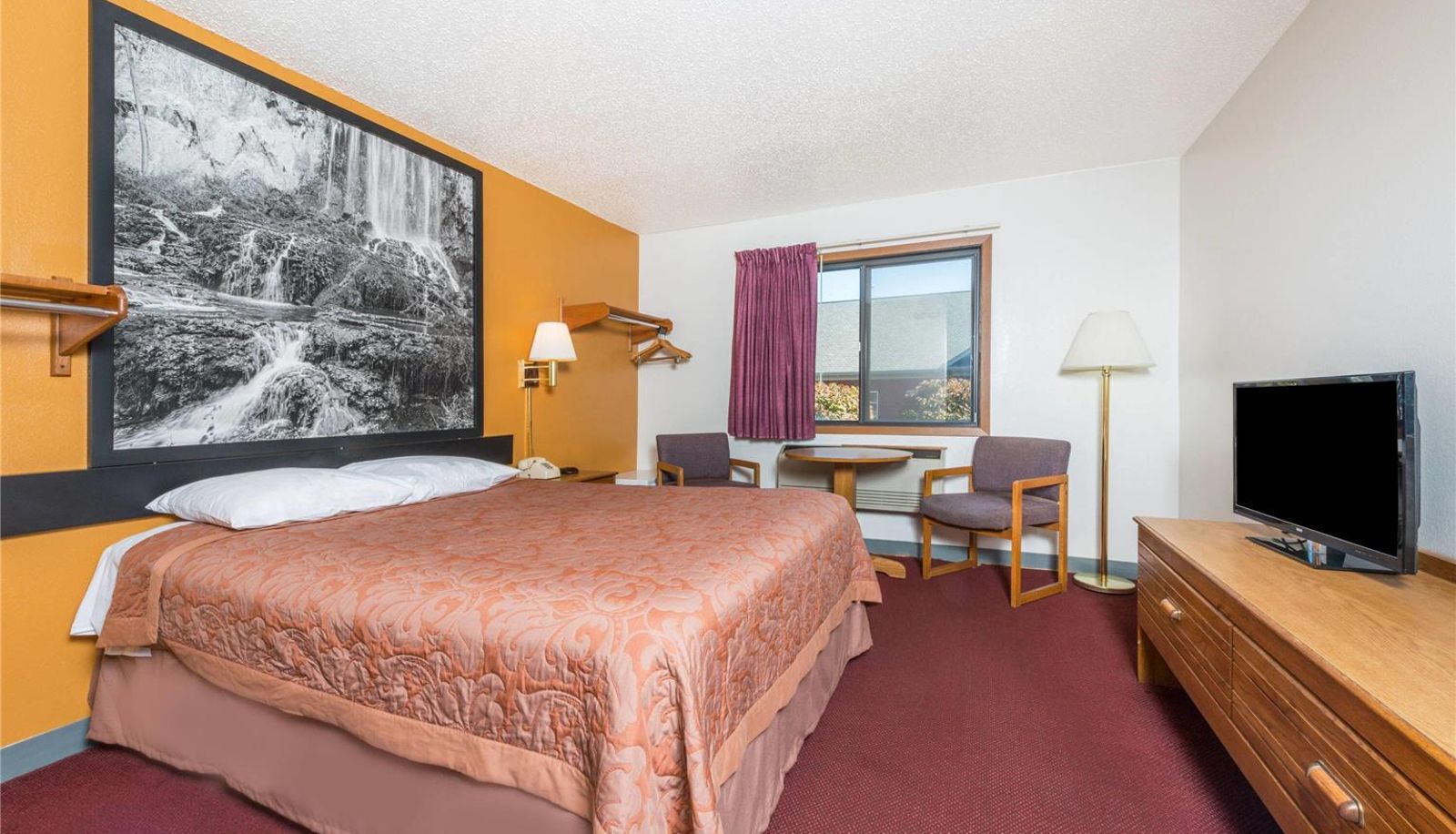 Zimmer - Super 8 by Wyndham Front Royal Near Shenandoah National Park