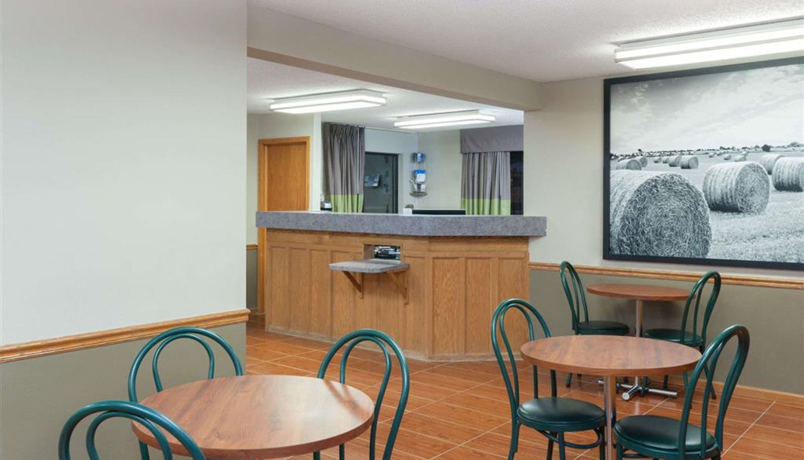 Lobby - Super 8 by Wyndham Gilman