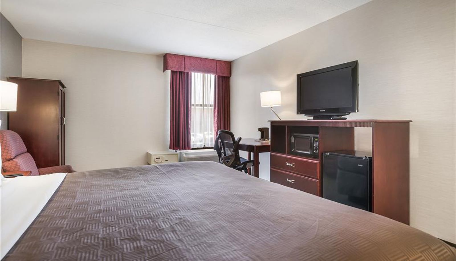 Chambre - Clarion Inn & Suites Grand Rapids Airport