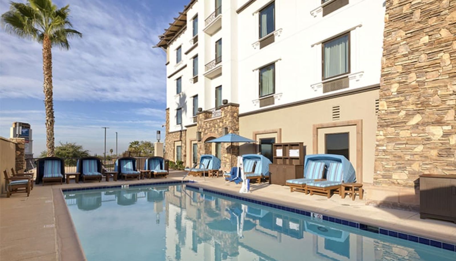 Piscina - Bear Springs Hotel