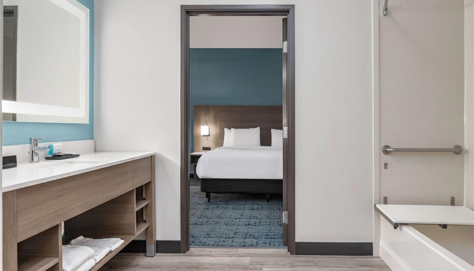 Room - La Quinta Inn & Suites by Wyndham Hobbs